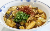 豚肉と二色の秋茄子を使用した麻婆茄子です。
とろっとした食感の白茄子をたっぷり加えてます。
