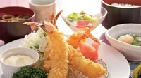 洋職人がつくる自慢の海老フライ♪

ごはん、小鉢、お味噌汁、ミニフルーツ付き