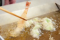 季節に新鮮食材を和の職人がサクサク天婦羅に仕上げました。