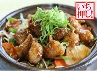 和牛ホルモンを贅沢にたっぷりと使用した一品です。
コクのある胡麻たっぷりの自家製だれとガーリックの風味が最高です!!