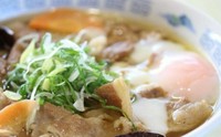 牛肉をたっぷり使用。
ブイヨンスープと牛肉の相性抜群

麺プラス!ハーフ焼きめしセット：+462円
