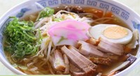 豚骨、鶏骨をベースにして丁寧に作ったご自慢のスープです。

麺プラス!ハーフ焼きめしセット：+462円
