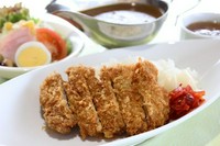 こだわりの四万十産厳選米豚のロースカツカレーです。