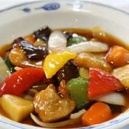 四万十町産の厳選米豚を使用した錦山特製だれの酢豚です。
昔ながらの極上酢豚を是非♪