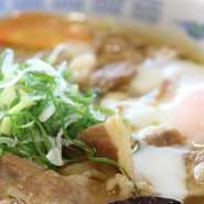 牛肉をたっぷり使用。
ブイヨンスープと牛肉の相性抜群

麺プラス!ハーフ焼きめしセット：+462円
