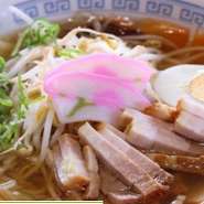 豚骨、鶏骨をベースにして丁寧に作ったご自慢のスープです。

麺プラス!ハーフ焼きめしセット：+462円
