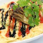 チーズたっぷり♪
バルサミコソースとケチャップソースの二重奏。
