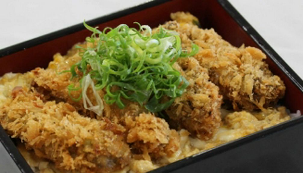 国産 大粒牡蠣使用 カキとじ重(お味噌汁付き)