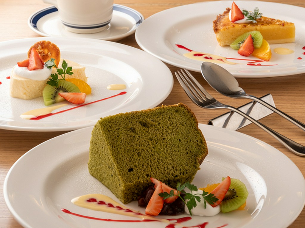 美味しい作り立てのスイーツを、香り豊かなカフェドリンクと。