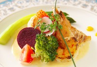 四季折々、旬の味覚を楽しめる月替わりのおススメセットをご用意。
高知県産の季節野菜や肉料理、市場から直接仕入れる旬の魚介をお楽しみ頂けます。