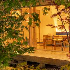 四季折々の表情を見せる『縁側』。※立入ご遠慮下さい。