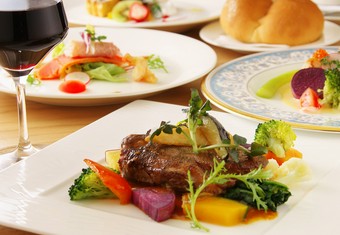 ライトにフレンチのコースを楽しめるお料理コース。engawaならではの優しい時間をお楽しみ下さい。