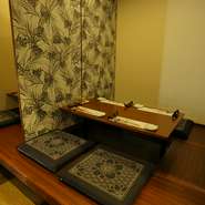 接待や商談など、ビジネス利用にふさわしい落ち着いた空間。天然ものにこだわったすっぽんの美味しさを網羅できる『すっぽんコース』や、熊本・九州の味覚をふんだんに取りいれた『郷土料理コース』が最適です。