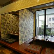 間仕切りを外せば、最大で14名までの宴会が可能。さらに、15名～20名ならば貸切での利用もできます。2時間の飲み放題がセットになったプランは5000円～。予算を高めれば、料理の内容もグレードアップしていきます。