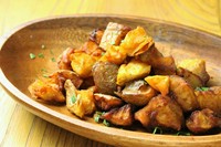 茹でたてのじゃがいもを素揚げ
大サイズ880円