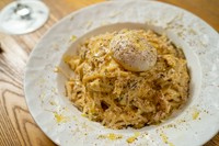 ※Mサイズのみ
生クリームで日本人向けにアレンジした、卵と黒胡椒たっぷりのカルボナーラパスタ。