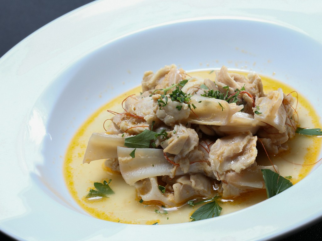 コリコリ食感と鶏の旨みを愉しむ『鶏やげん軟骨のアーリオオーリオ』