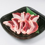 黒さつま鶏の良質な砂肝です。良質な環境の元、肥育しているので厚みもあります。適度なサシもあり旨味も十分です。