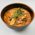 ククが「スープ」、パが「ごはん」。韓国のソールフード、牛肉の旨味が溶け出しています