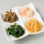 自家製手作りナムルを盛り合わせにしました。