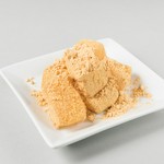 食後に優しいわらび餅はいかがでしょうか？お茶と一緒にどうぞ!!