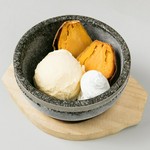 鹿児島県産の安納芋を桜島の溶岩プレートで焼き芋にしました。安納芋とバニラアイスは相性抜群です。