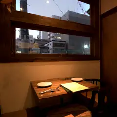 古民家ならではの木のぬくもりと懐かしさが漂う空間