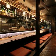 臨場感溢れるカウンターは、幅広いシーンにおすすめの人気席