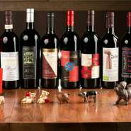 イタリアを中心に、無農薬や無化学物質で栽培した特別なブドウからつくられる自然派「ビオワイン」も豊富です。銘醸地の古酒もあり、ワイン好きにもおすすめ。赤白35種類ほどあるので飲み比べも楽しめそうです。