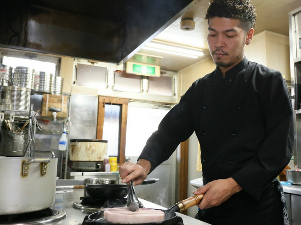 お客様にとって特別な一日になるよう笑顔でおもてなし