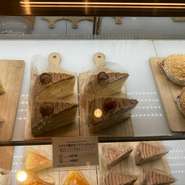 濃厚な味わいのイタリア栗を使用し、ローストアーモンドを食感のアクセントにプラスしたモンブランズコットです。
1ピース　持ち帰り　678円