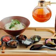 【いいね！グルメ】
『もりひこのお茶漬け』
具材を鮭と梅干し2種類から選び、ほうじ茶またはお出汁でいただきます。こだわりの付け合わせとともに、至極の一膳をお楽しみください。
1,980円

【もう1品】
『季節のコーヒー』
四季折々の季節のコーヒーをたっぷり2杯分のサイフォン式コーヒーとともにゆったりとお楽しみくださいませ。
※お茶漬けをご注文の方は、全てのドリンクが200円引き
913円