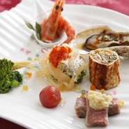 西洋の食材を中国料理の技法で調理する、1980年代に香港で始まった新しいスタイルの料理「ヌーヴェル・キュイジーヌ・シノワーズ」が味わえます。ヘルシーな素材を使った美しい仕上がりが特徴です。