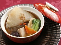 契約農家から仕入れる中国野菜や薬膳にこだわった『季節野菜入り薬膳ポトフ』は体に優しい一品