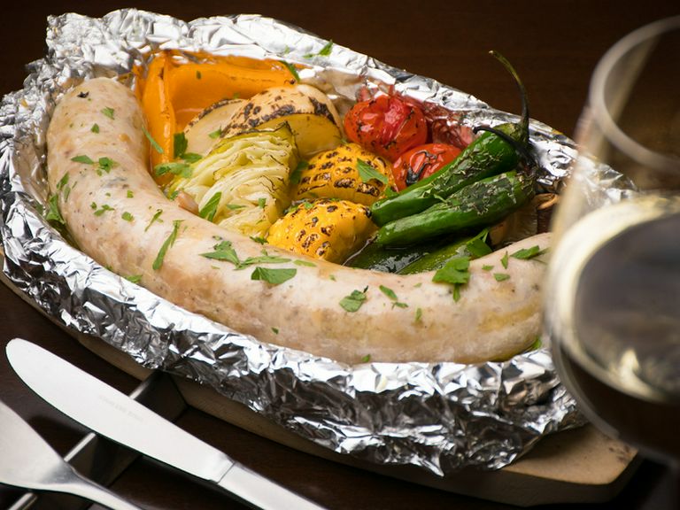 いずみ鶏の自家製ソーセージの窯焼き