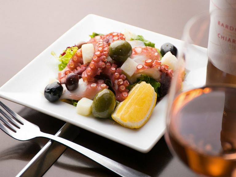 海鮮が楽しめる『タコとジャガイモとオリーヴのマリネ』