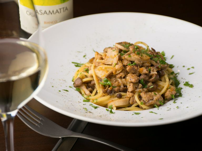 人気の『もみじ豚のラグーと3種のキノコのスパゲッティ』