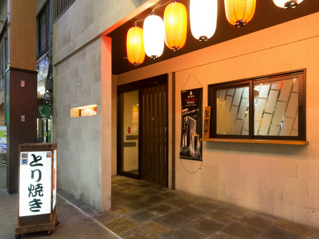 アーケード内にあり、駅からのアクセス良好