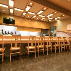 おひとりさまでも気兼ねなく立ち寄り、寿司を愉しめる