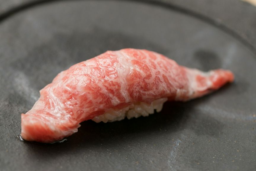 青森県大間産の大とろを使った『とろの握り』