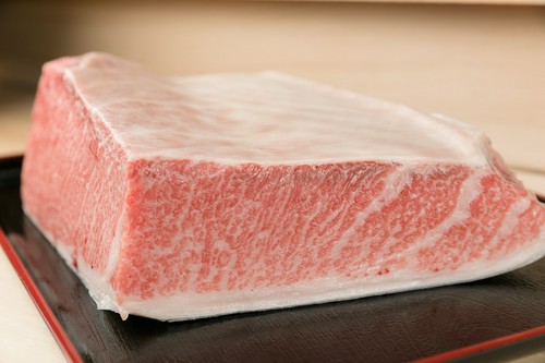 美しい身が食欲をそそる大間産の本まぐろ