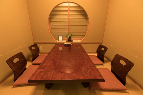 趣のある和の個室は接待や会食に最適です