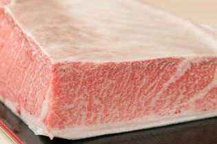 見事な脂がのった赤みの美しい大トロを1年中愉しめます