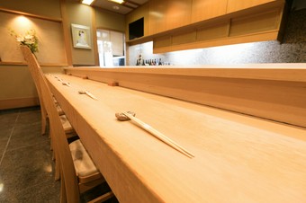伝統の江戸前寿司を心ゆくまでご堪能ください