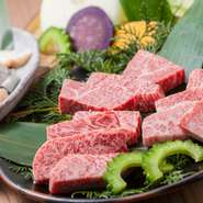 お子様連れでのご来店でお肉、野菜を贅沢に楽しみたいと思ったら、『石垣セット』はいかがでしょう。ロース、カルビ、上赤身、に焼野菜がセットになった、盛り沢山のメニューです。