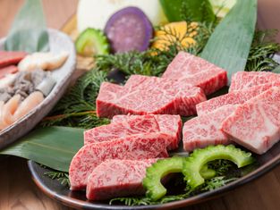 Ishigakigyugensenkurogewagyuteppan-yakisutekisumibiyakinikuishigakian