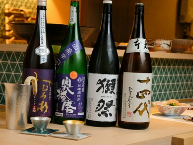 全国の美味しい地酒を取り揃え。順次変わる銘柄や季節酒も楽しみ