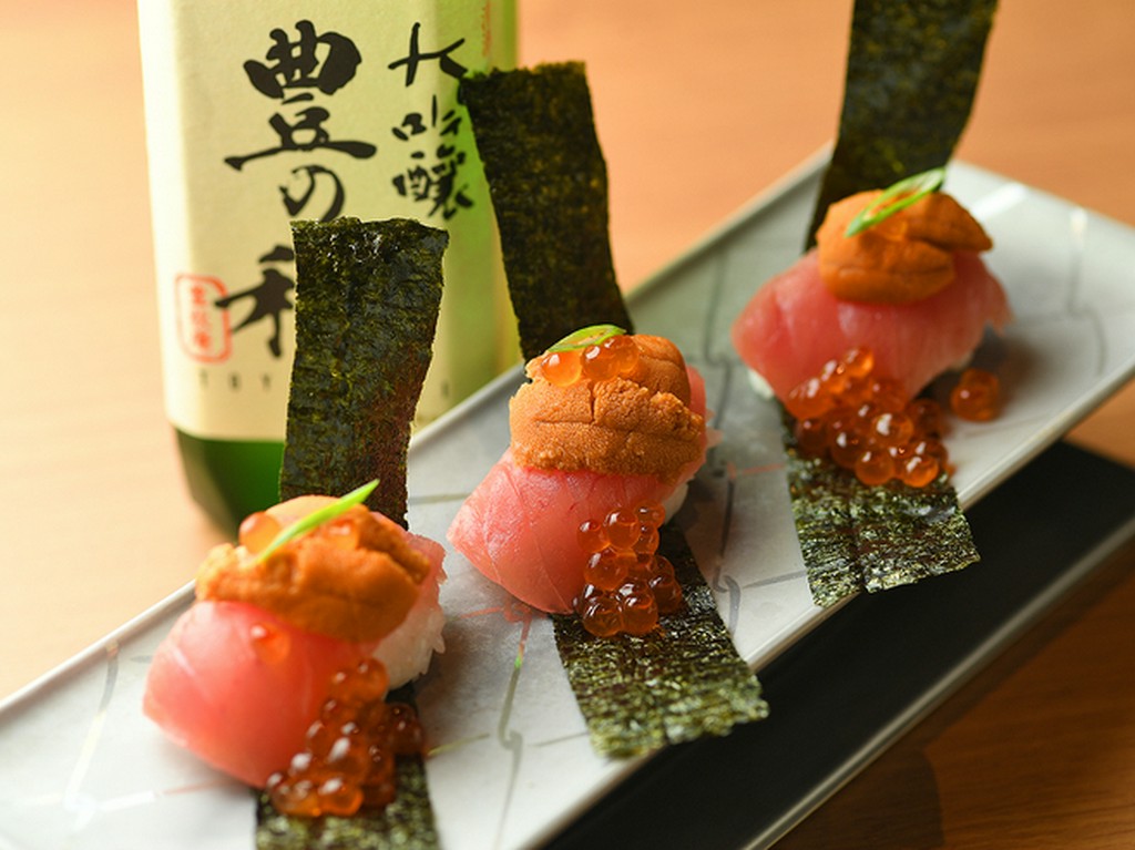 一度に三種の味を楽しむことができる『三宝艦』