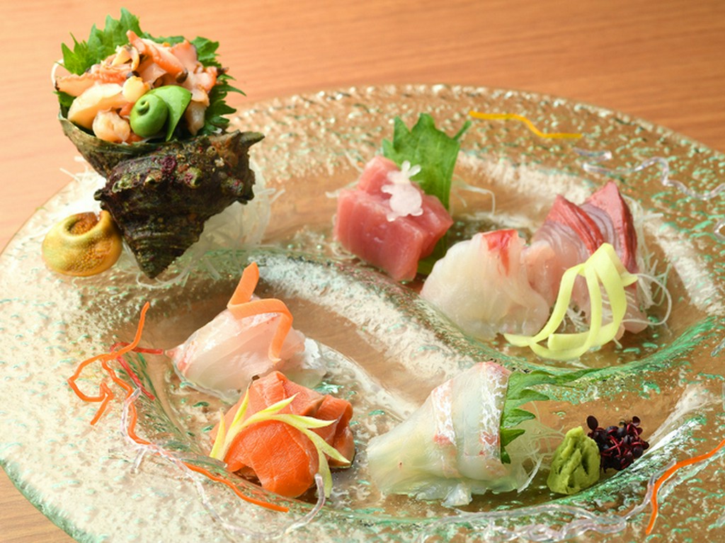 季節ごとの旬の味わいを楽しめる、華やかな一皿『刺身盛り合わせ』（一人前より承ります）