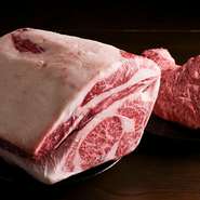 脂がのった九州産の黒毛和牛に舌鼓をうつ